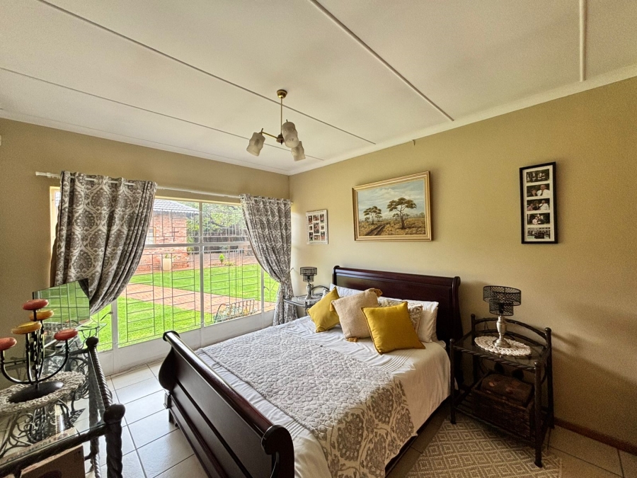 6 Bedroom Property for Sale in Flamwood North West